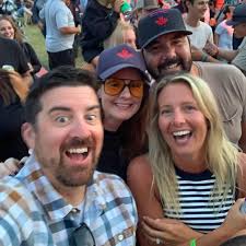 📍 Killarney, Manitoba Throwing back the summer fun in Killarney. Outdoor  concert including Jade Eagleson. Didn't technically know his music going in  but the vibes were fun! Sisters, BILS, nieces and nephews,