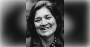 Elizabeth Gillett's Instagram, Twitter & Facebook