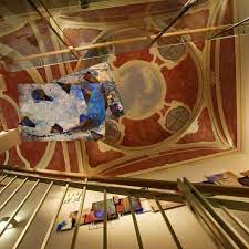 La nuova convenzione permette alla banca di concedere ai produttori un affidamento per un importo massimo pari all'80% del valore del vino posto a garanzia. La Sede Banca D Alba