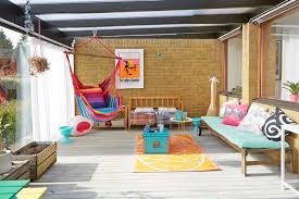 Lekfull Och Fargstark Inredning I 60 Talshuset Villor Family Room Design Family Room Patio Style Challenge