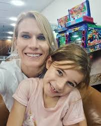 Dana Worthington's Instagram, Twitter & Facebook