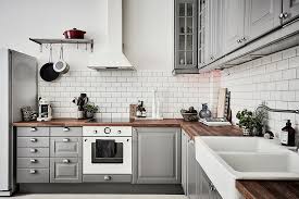 Amenajare In Tonuri De Gri Intr Un Aparament De 86 M Jurnal De Design Interior Grey Kitchen Designs Grey Kitchen Interior Interior Design Kitchen