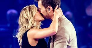 Andreas gabalier, andrea berg, andy borg, roland kaiser, ross antony sowie helene fischer sind mit von der partie. Helene Fischer Uber Ihre Grosse Liebe Zu Florian Silbereisen