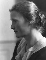 Mit dieser Ausstellung im Museum Rosenegg wird zum ersten Mal ein  umfassender Einblick in das Werk der 1902 geborenen und 2005 v