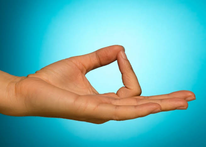 5 Benefits Of Gyan Mudra + How To Do This Yogi Hand Gesture Step-By-Step |  The Yogatique