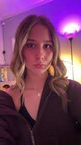 Samantha Blaylock's Instagram, Twitter & Facebook