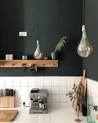 Kuche Weisse Ablage Und Fliesen Holz Schwarze Wand Glasbirnen Diy Messerblock Schwarze Wand Kuche Weiss Holz Weisse Kuche
