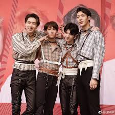 Pin By Momo On Oner Women Fashion Ruffle Blouse