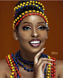 Umubano na Weasel, kwita ku bana... Ubuzima bwa Teta Sandra i Kampala