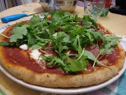 Pizza con bresaola e zucca. Pizza In Teglia Con Mozzarella Di Bufala Bresaola E Rucola
