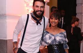 Gleici nasceu na rodovia transacreana, zona rural de rio branco, acre.quando gleiciane tinha 7 anos, sua mãe, vanuzia fugiu com os três filhos para a periferia de rio branco em consequência das constantes agressões do marido, que tentou impedir a mudança. Wagner E Gleici Damasceno Sao Puro Amor Em Festa O Fuxico