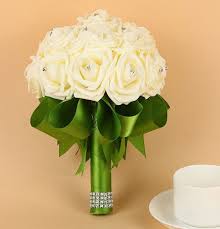 Es por eso que muchas novias quieren rocía el ramo de la boda seco suavemente con un aerosol para flores secas. Wedding Roses Bridal Bouquets With Ribbon Artificial Bridal Bouquet Bridesmaids Bouquet Crystals And Bows Ramos De Novia Ramos De Novia Originales Ramo De Boda