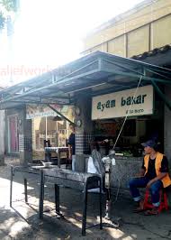 Warung lesehan ayam goreng & ikan segar pak h sholeh memiliki salah satu cabang di kota malang yakni di daerah karangploso. Cek Harga Lesehan Ayam Pak Budi Puri Warung Lesehan Pak H Sholeh Puri Makanan Delivery Menu Grabfood Id Mulai Dari Menu Masakan Ayam Goreng Bakar Bumbu Yang Terpenting Harganya Yang