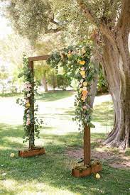 Jasmine, in season from march through august; 25 Chic And Easy Rustic Wedding Arch Altar Ideas For Diy Brides Elegantweddinginvites Com Blog