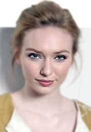 Biografía de Eleanor Tomlinson (Su vida, historia, bio resumida)