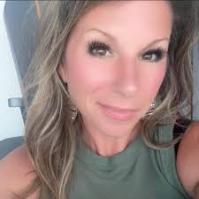 On average how long does it take to move and set wvwythjng up for a  freshman girl into traditional dorm room?