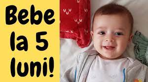 Deoarece copilul este pe zi ce trece mai curios de ceea ce se intampla in jurul lui, bucataria ii poate parea un loc de joaca. Bebelusul La 5 Luni I Evolutie Achizitii Youtube