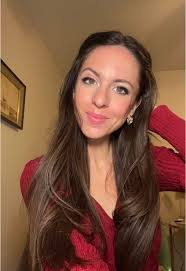 Red Nail Theory in New Year