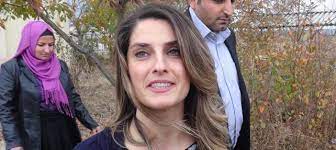 We did not find results for: Esi Selahattin Demirtas In Gozaltina Alindigi Geceyi Anlatti