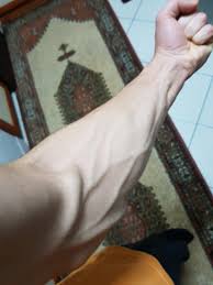 erkeklerin kollarinin damarli olmasi kizlarsoruyor