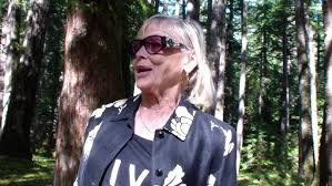 Helen Bare and Gary Leif speak at Iverson Park HDV 0012