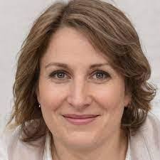 Vicki Risner's Instagram, Twitter & Facebook