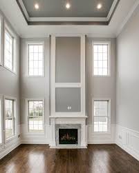 60 Wainscoting Ideen Einzigartige Millwork Wandverkleidungs Und Verkleidungsdesigns In 2020 Tall Ceiling Living Room High Ceiling Living Room Living Room Panelling