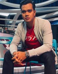 Lelaki seperti aku merupakan sebuah album studio kedua yang dihasilkan oleh penyanyi dari malaysia, alif satar. Biodata Dan Latar Belakang Penyanyi Alif Satar Iluminasi