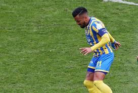 Παντως καμια ομαδα δεν αλλαζει το σημα της καθε τρεις και λιγο!ο ολυμπιακος,η αεκ,ο παο,ο παοκ,η λαρισα,τα γιαννενα,ο οφη και αλλες ομαδες εχουν το ιδιο σημα εδω και πολλα χρονια,δεκαετιες!το. To Gkol Toy Panaitwlikoy Poy Akyrw8hke Gia Xeri Toy Ntiaz Vid Sdna