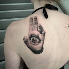 Birb. 🐣 ___ #bird #kingfisher #tattoo #tattooideas #birdtattoo  #blackandgreytattoo #blackandgrey #blackandgreytattoos #tattooideas  #cheyenne #cheyennetattooequipment