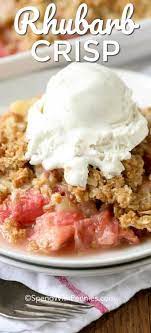 This Easy Rhubarb Crisp Is A Delicious And Easy Dessert You Can Make In Minutes With The Perfect Balance Betwe Rhubarb Desserts Crisp Desserts Rhubarb Recipes