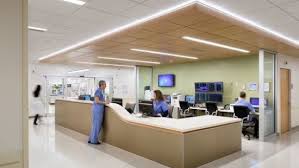 Area ini seperti ruang tamu dalam sebuah rumah tinggal, berfungsi untuk tempat pertama untuk menerima tamu, klien, atau pelanggan. Lingkar Warna 33 Desain Inspiratif Meja Resepsionis Minimalis