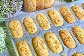 Mixer margarin dan gula halus hingga tercampur merata. Resep Lidah Kucing Keju Dan Cara Membuatnya
