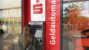 Deutsche bank fil berlin gf p2. Berliner Banken Und Sparkassen Schliessen Etliche Filialen Bargeld Bunkern Unnotig Rbb24