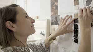 Ein Blick ins Atelier von Lili Tanner und ihrem Label Lili T. in Twentynine  Palms in Kalifornien. In vielen Arbeitsschritten entsteht hier der von  Hand...