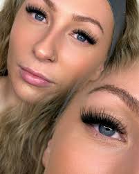 Soft and feathery meets bold lash line🤤🤩 Any easy thing for artists to  ignore is the direction in the growth of the natural lashes. This plays a  huge role in the outcome