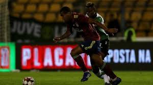 Os que foram escondidos pelas famílias reais. Jogador Do Alverca Alex Apolinario Caiu Inanimado Dnoticias Pt