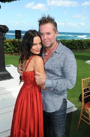 Learn more in this howstuffworks article. Big Houses Intimate Parties Our Kind Of Fun Huffpost Null