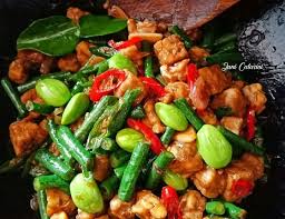 Kacau hingga rata, dan masukkan perasa dan garam secukup rasa. 5 Resep Tumis Kacang Panjang Lezat Dimasak Dengan Daging Cincang
