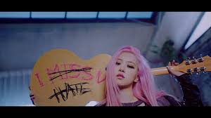 So our rose is back. Blackpink S Rose Reveals Why She Made The Sudden Change From Silver To Pink Hair Kissasian