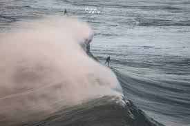 Gabriel O Pensador Testou Mar Da Praia Do Norte Antes De Novo Swell Regiao De Leiria