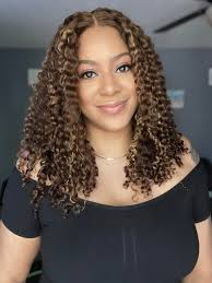 Effortlessly chic indoors or outdoors, this Honey Blonde Curly hair is your  go-to for a stunning look anywhere! 💖 Hair: Honey Blonde Highlight Kinky  Curly Glueless 5x5 Closure HD Lace Wig Breathable