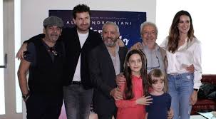 Si te ha gustado el tema de la película, te invitamos a que le eches un ojo al género comedia disponible en. Siani Il Giorno Piu Bello Del Mondo Una Favola Moderna Dal Sapore Antico Mydreams It