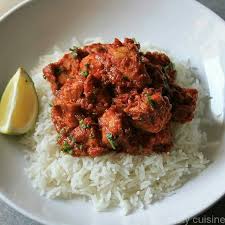Curry De Poulet A La Sauce Tomate Riz Basmati Et Sauce Yaourt A La Coriandre My Tasty Cuisine Poulet Recette Cuisine Minceur Sauce Tomate