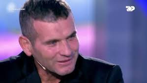 Derek Mathew's Instagram, Twitter & Facebook