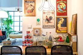 Barang bekas bisa menjadi sampah yang menggangu atau menjadi suatu hal yang bisa membuat kamar menjadi lebih indah. Sampah Jalanan Untuk Dekorasi Rumah Greeners Co