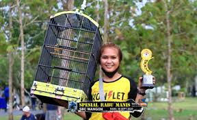 Transaksi jual beli melibatkan penjual dan pembeli. Neli Agustina Majenang Cilacap Kenari Rawatan Sendiri Raih Juara Tonton Vidionya Burungnews