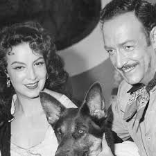 La belleza de maría félix no solo quedaba plasmada en pinturas y fotografías, ya que la actriz siempre cautivaba con su presencia, porte y elegancia a cada uno de los programas de televisión a los que acudía como invitada. Maria Felix Asi Era La Relacion Entre Jorge Negrete Y Enrique Alvarez Felix El Heraldo De Mexico