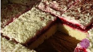 Für den teig die eier mit dem kristallzucker schaumig rühren und das öl langsam dazu fließen lassen. Frau Holle Kuchen Blechkuchen Tassenkuchen Youtube