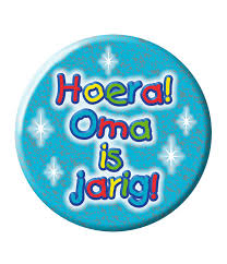 Button Hoera Oma Is Jarig 5 5cm Partywinkel Nl